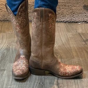 Ariat embroidered cowgirl boots